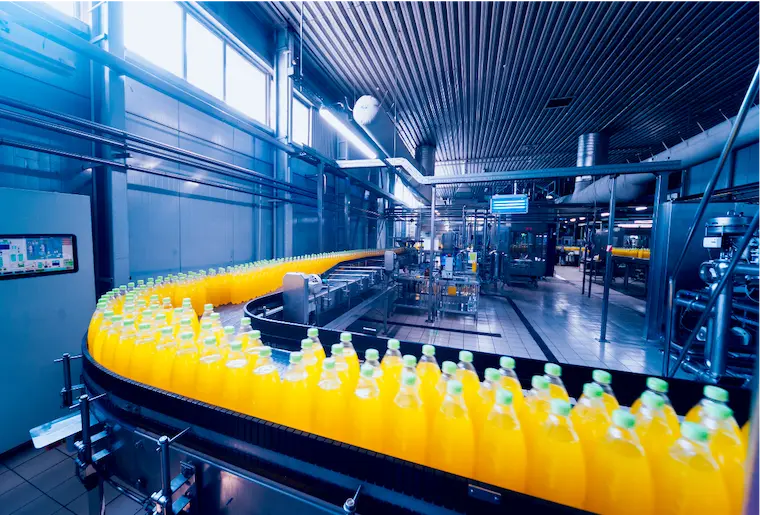Automatisierte Abfüllanlage in der Getränkeindustrie